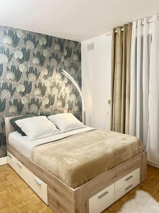 Proche Chateau De Versailles Avec Balcon Vu Sur Une Foret Et Parking Gratuit Pour 5 Personnes Maximum 외부 사진