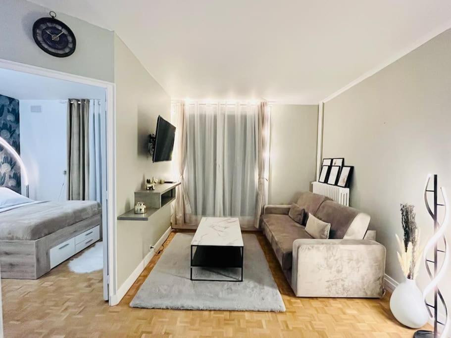 Proche Chateau De Versailles Avec Balcon Vu Sur Une Foret Et Parking Gratuit Pour 5 Personnes Maximum 외부 사진