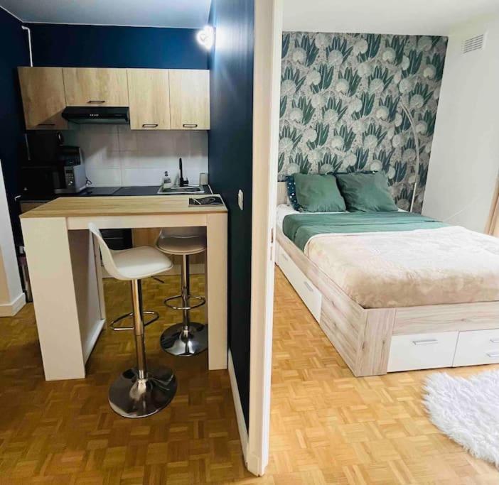 Proche Chateau De Versailles Avec Balcon Vu Sur Une Foret Et Parking Gratuit Pour 5 Personnes Maximum 외부 사진