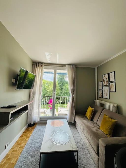 Proche Chateau De Versailles Avec Balcon Vu Sur Une Foret Et Parking Gratuit Pour 5 Personnes Maximum 외부 사진